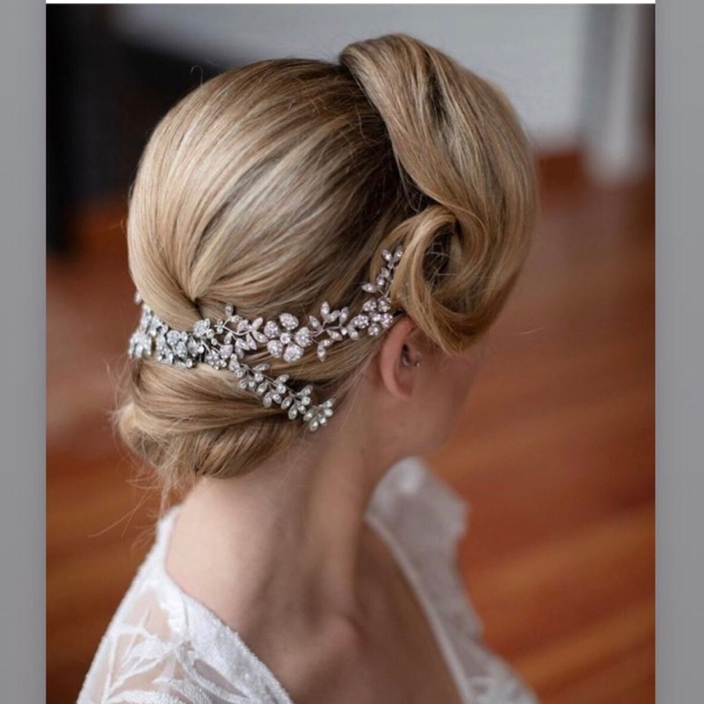 Brand New Beautiful Pronovias hair piece